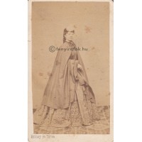Szinay és Társa: (ismeretlen) nő