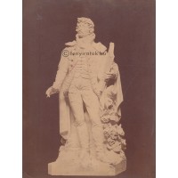 [Gondy és Egey]: Csokonai Vitéz Mihály 1773-1805) költő debreceni szobrának mintája (+ 3 nyomtatott kép)